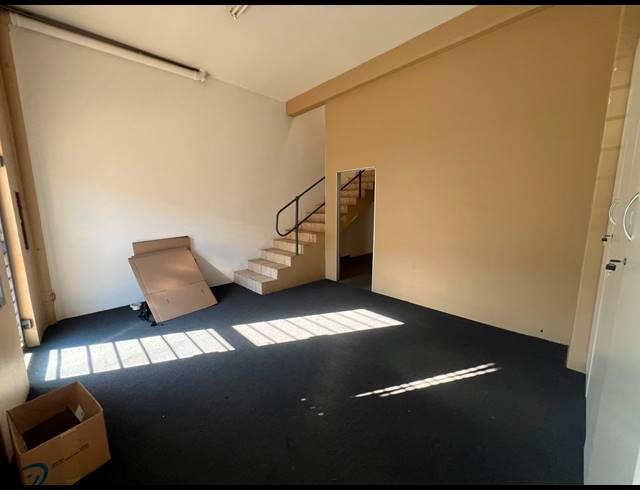 251M² WAREHOUSE TO LET IN HENNOPSPARK